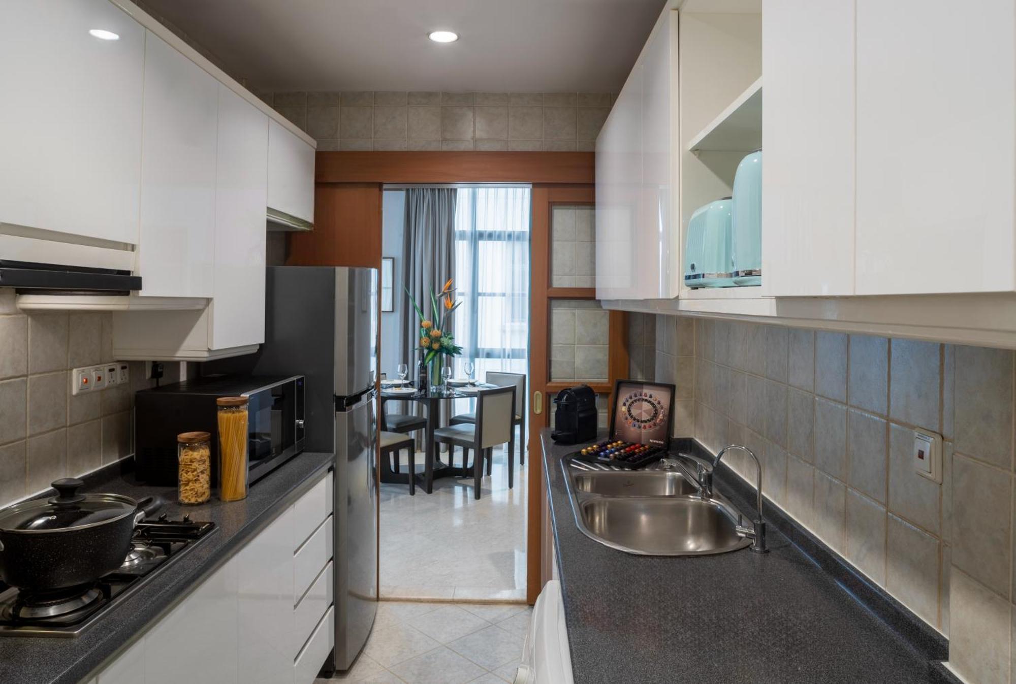 Fraser Place Robertson Walk Сингапур Екстериор снимка A typical kitchen in a condominium