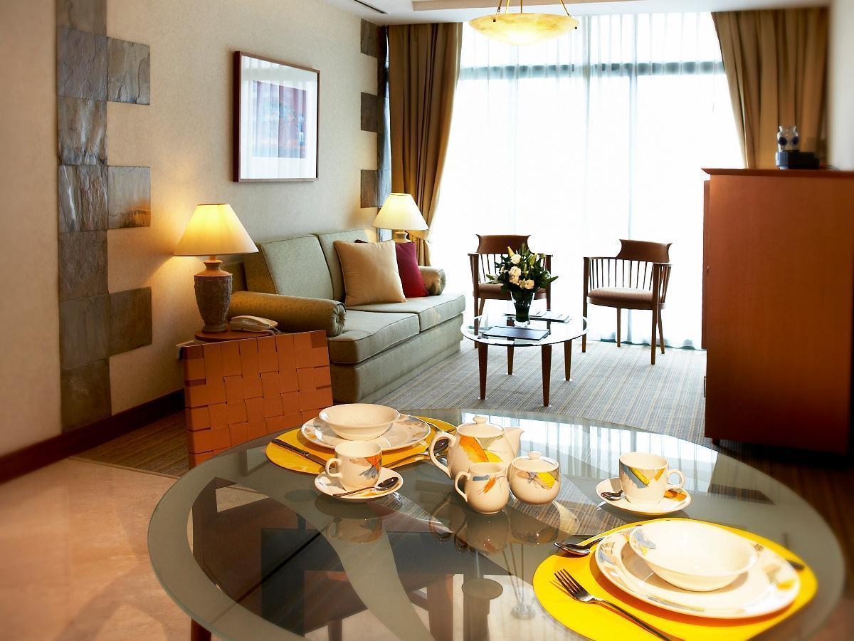 Fraser Place Robertson Walk Сингапур Екстериор снимка A typical living room in a serviced apartment