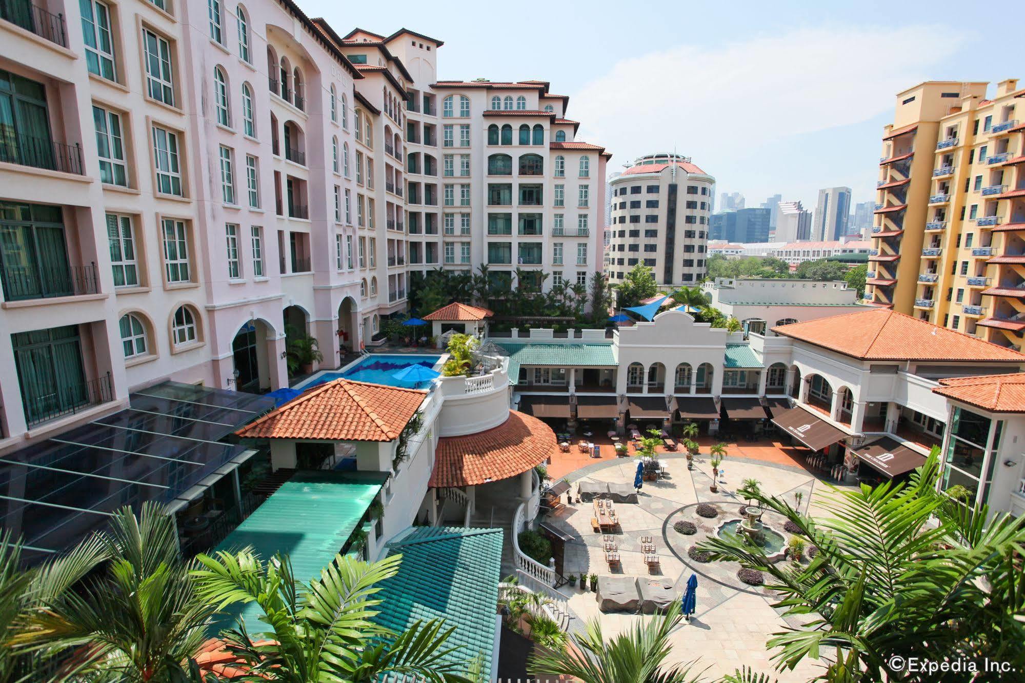Fraser Place Robertson Walk Сингапур Екстериор снимка The resort's main pool