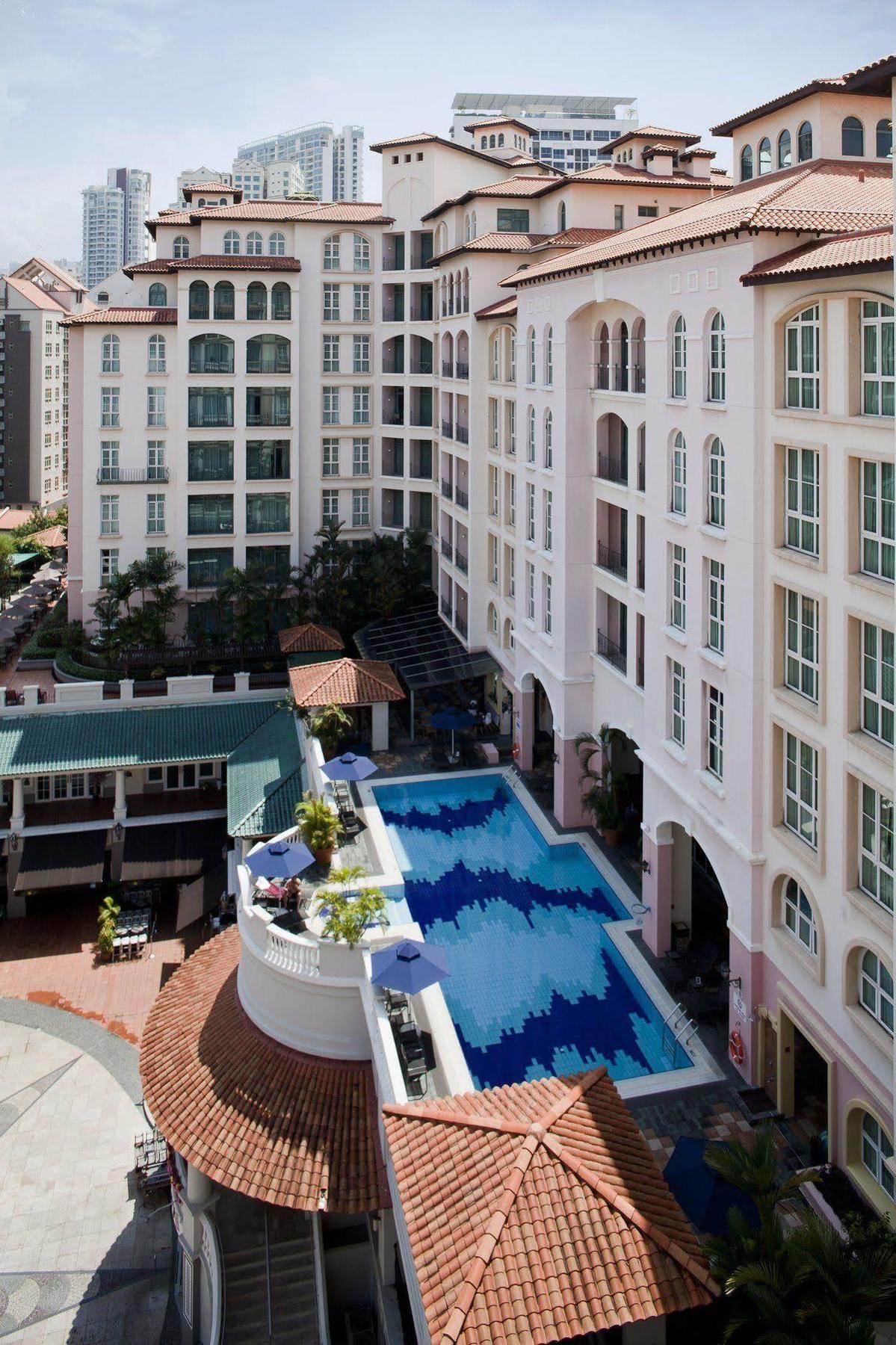 Fraser Place Robertson Walk Сингапур Екстериор снимка The swimming pool at the hotel
